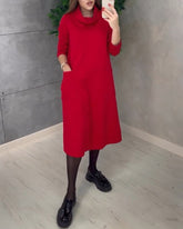 Enfärgad klänning med turtleneck-ficka